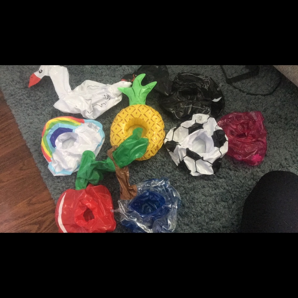 Inflatable drink holders